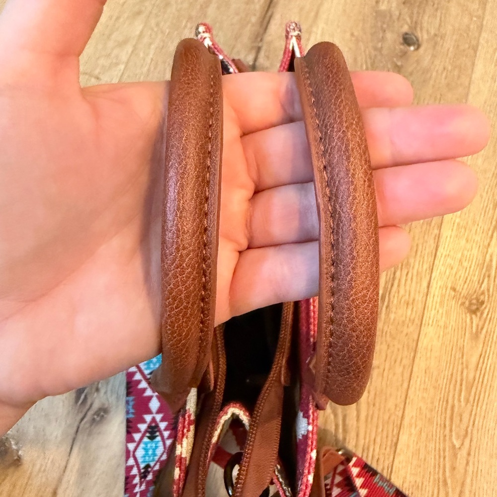 Wrangler Montana West western Aztec Red and Brown cross body tote - Picture 5 of 10